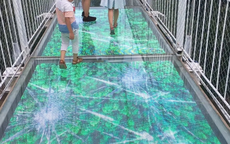 LED玻璃棧道（點擊查看）